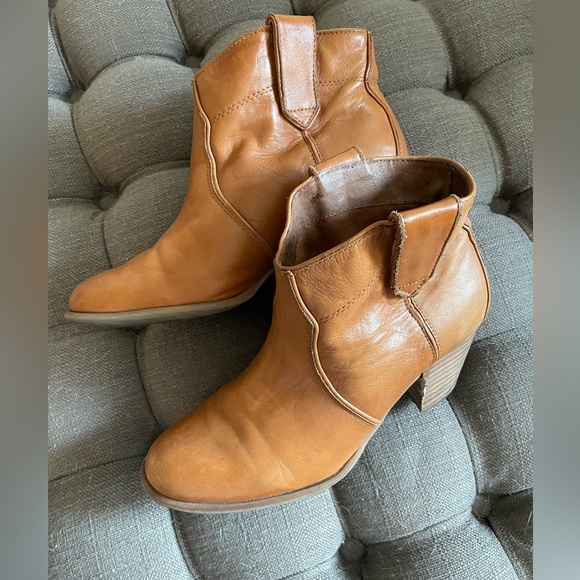 Aldo Booties - Picture 1 of 3